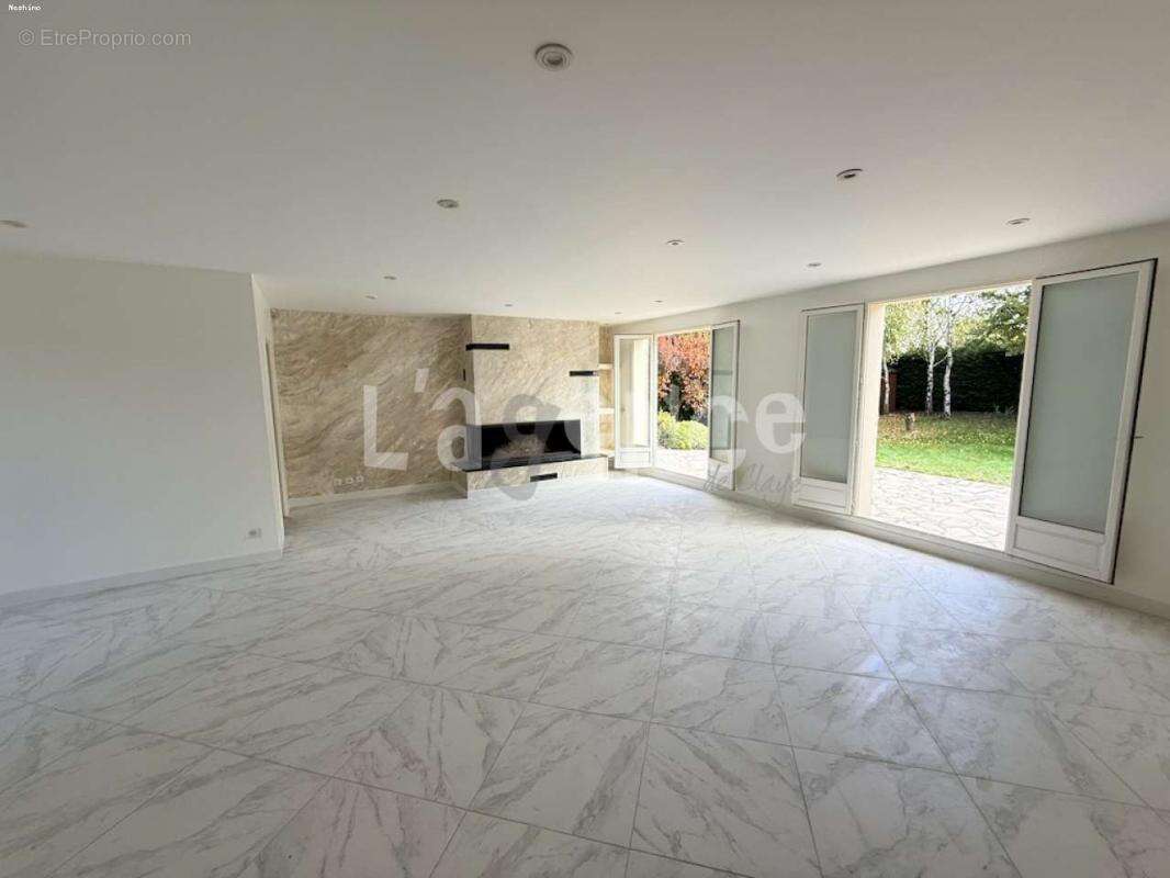 Maison à CLAYE-SOUILLY