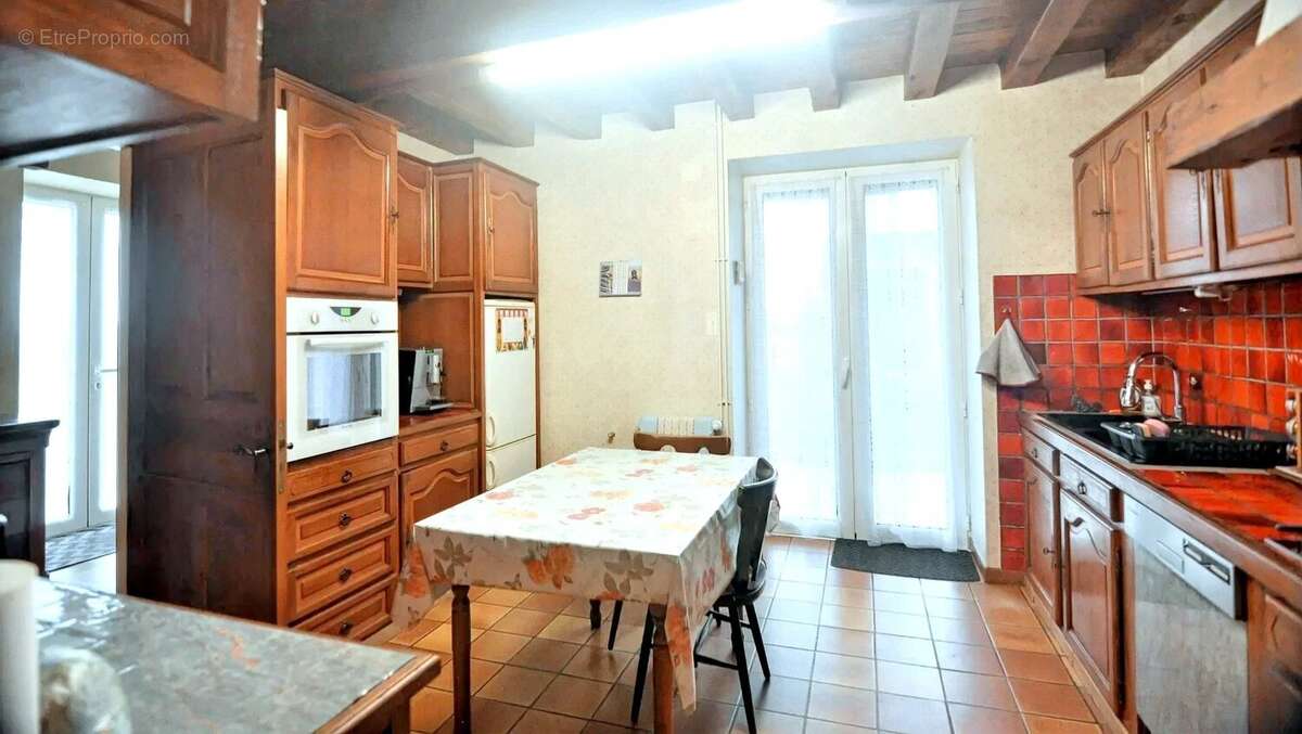 Longère   de 180 m² offrant 3 chambres avec un terrain 1410 m² - photo 8