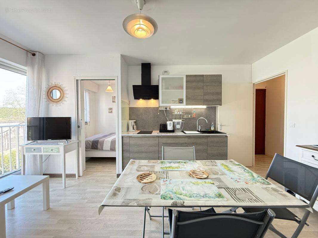Bel APPARTEMENT rénové en centre ville - photo 3