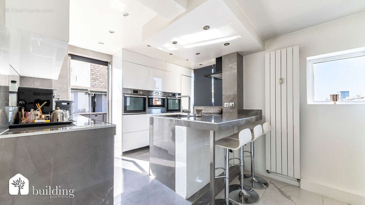 Appartement à NEUILLY-SUR-SEINE