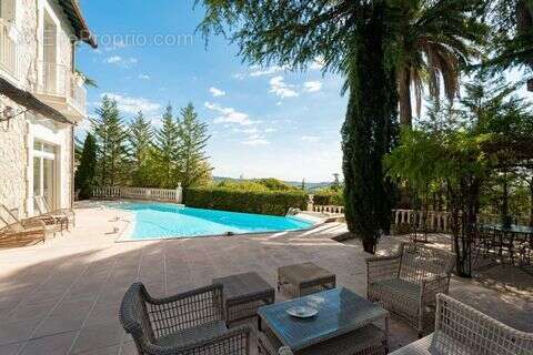 Maison 548 m² à Grasse  - photo 2