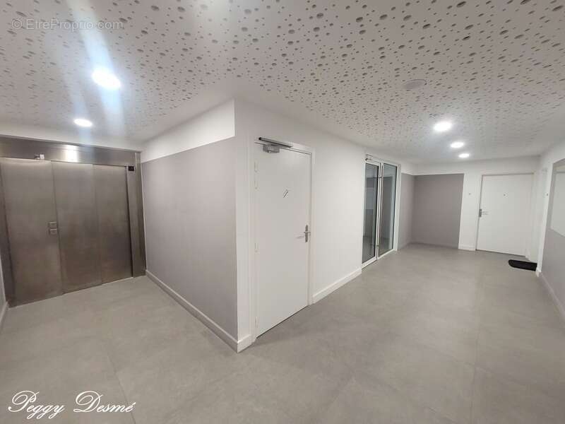 Appartement à vendre 3 pièces LA ROCHELLE (17) - 2 chambres, Terrasse, Place de parking privative - photo 14