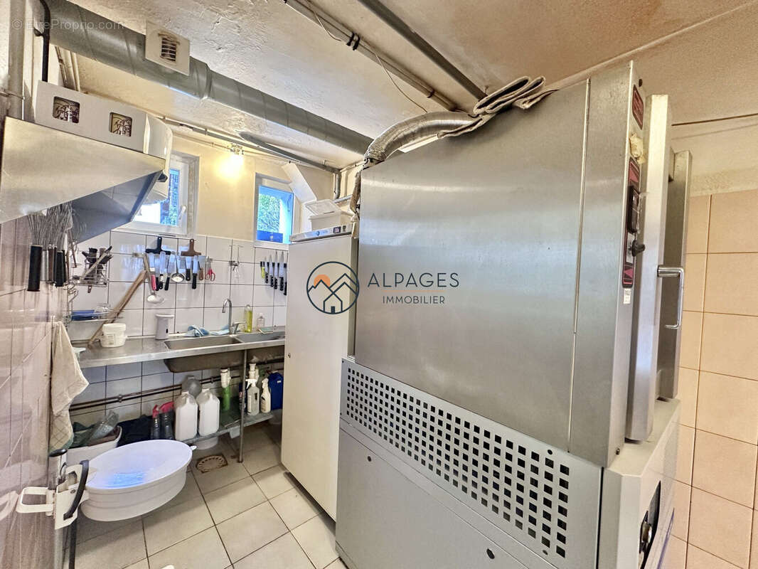 Commerce à RISTOLAS