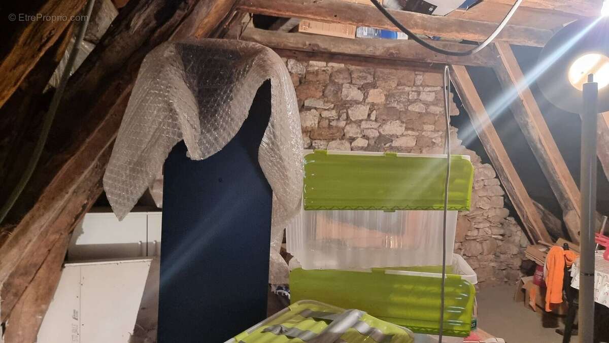 Combles - Maison à LACAPELLE-MARIVAL