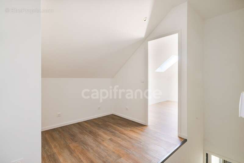 À vendre à Sainte-Geneviève-des-Bois, maison climatisée :    de 123 m², 5 chambres, véranda, garage, sans travaux et parfaitemen - photo 20