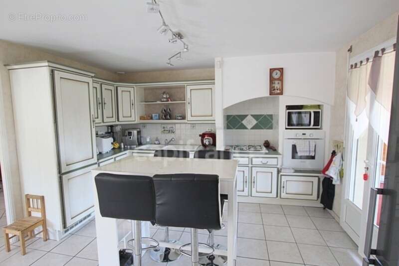 Dpt Saône et Loire (71), à vendre proche de CHALON SUR SAONE maison 5 pièces sur 2646 m² - photo 3