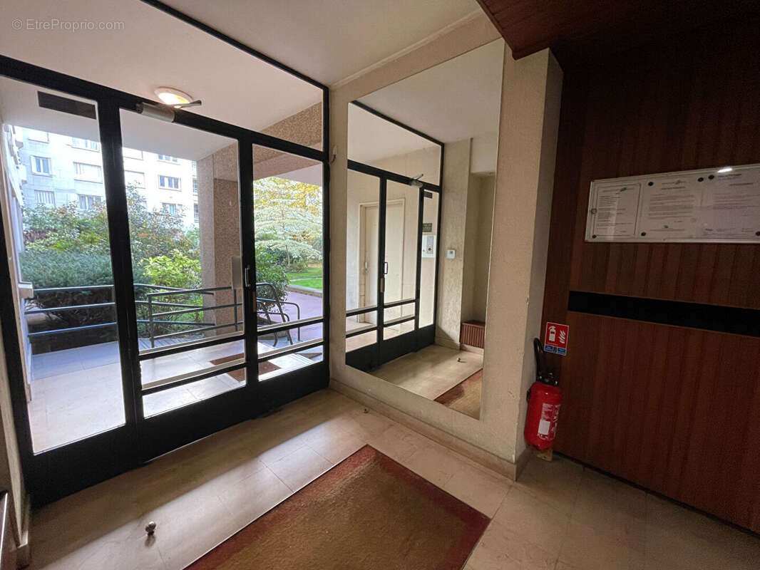 Appartement à PARIS-16E