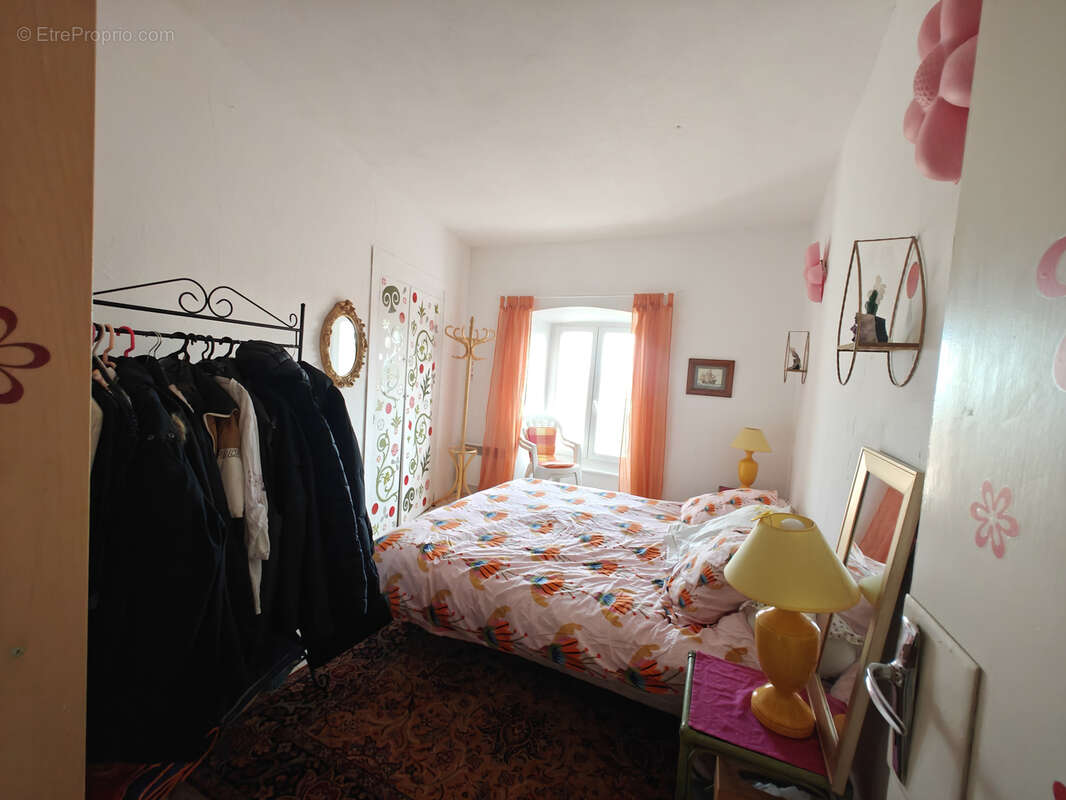 Appartement à ALAIGNE