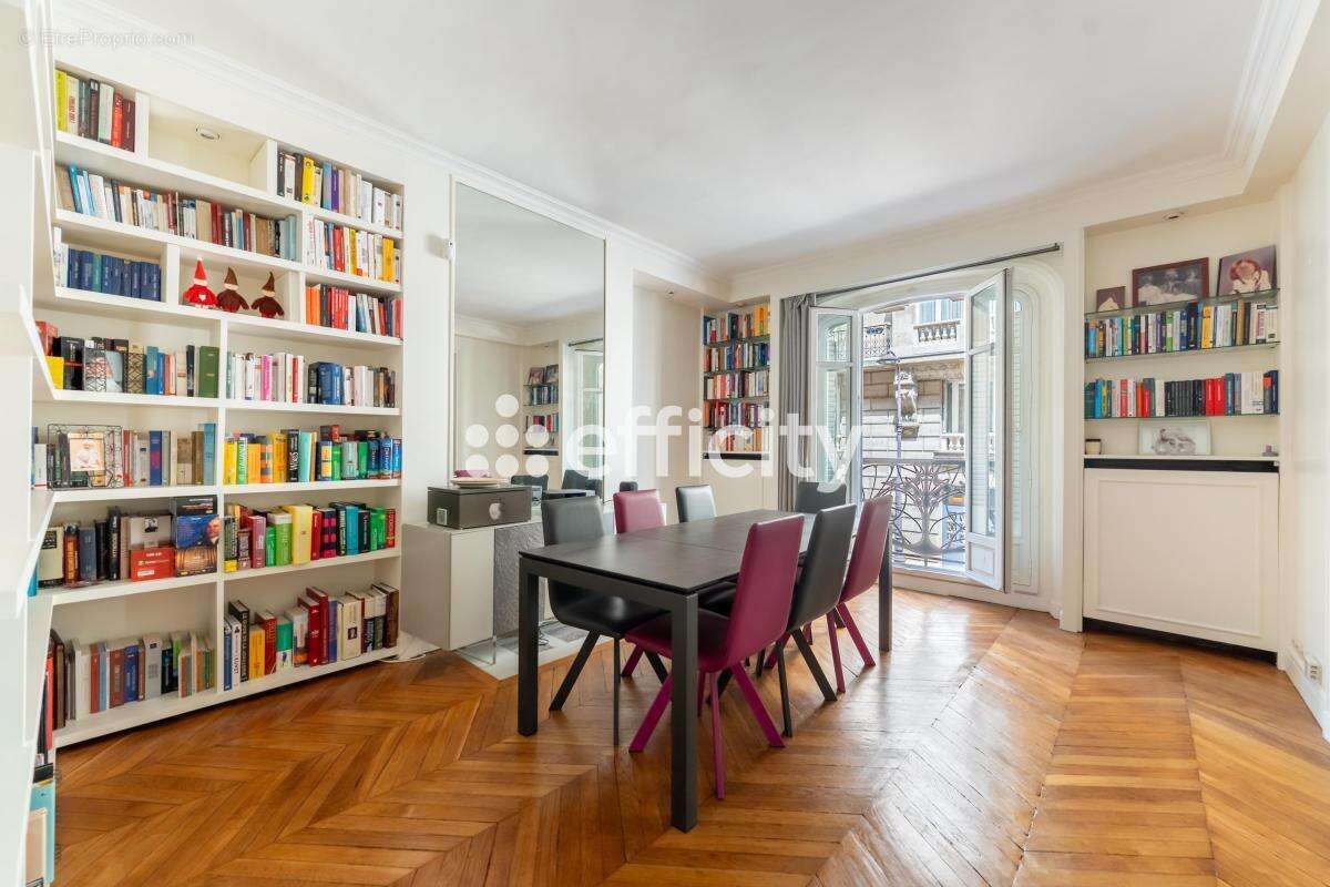 Appartement à PARIS-16E