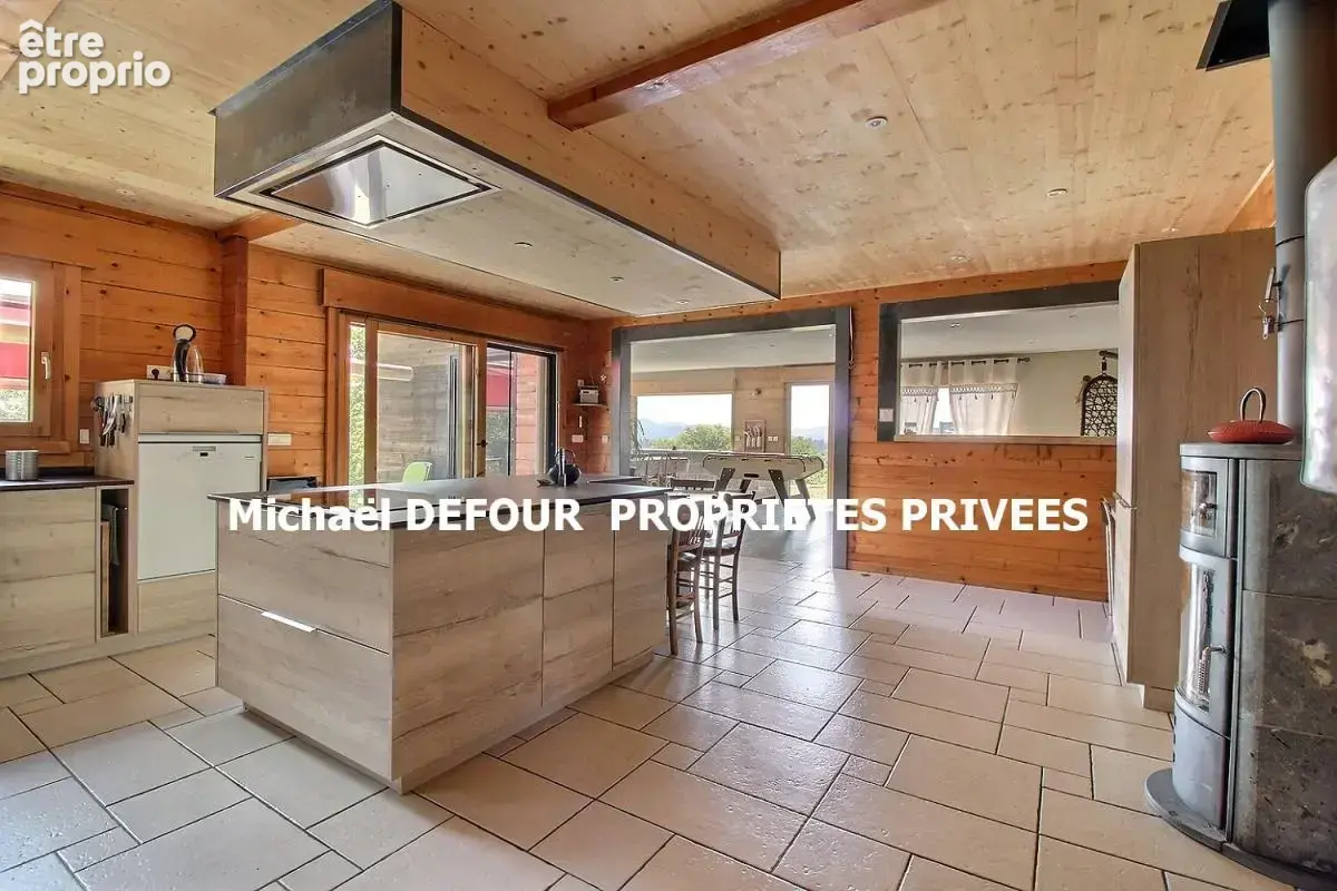 Lapte 43200 Maison en madriers de bois de 172 m² 4 chambres sur 1134 m² de terrain - photo 3