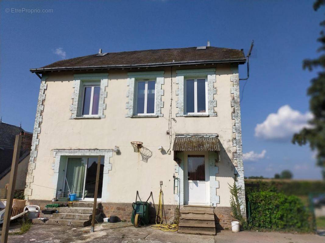 Maison à COURCITE
