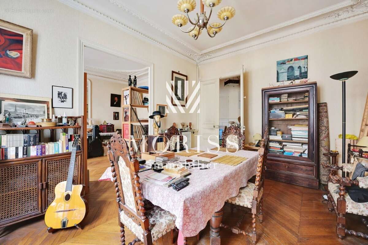 Appartement à PARIS-3E