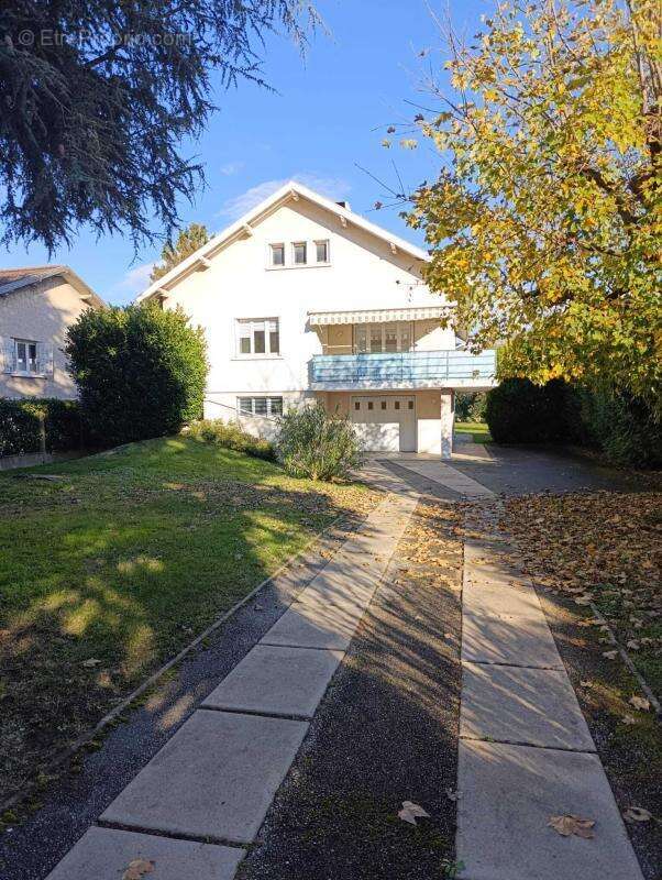 Appartement à GENAY