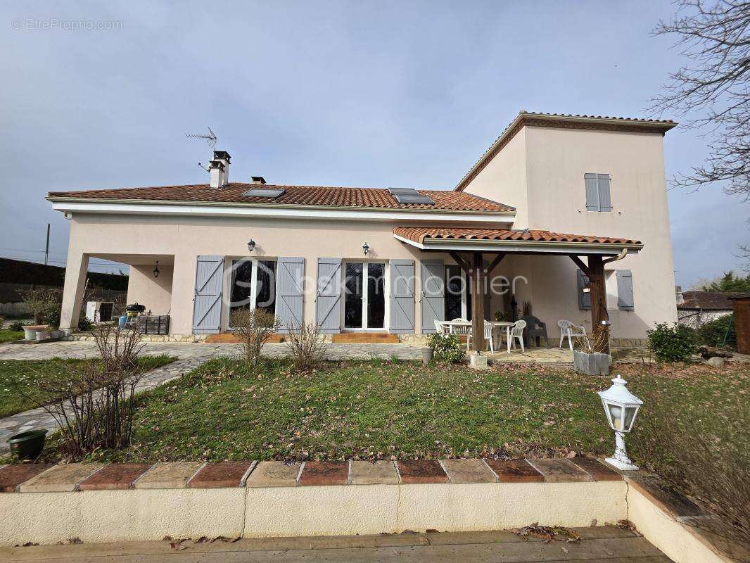 Maison à SAINTE-COLOMBE-EN-BRUILHOIS