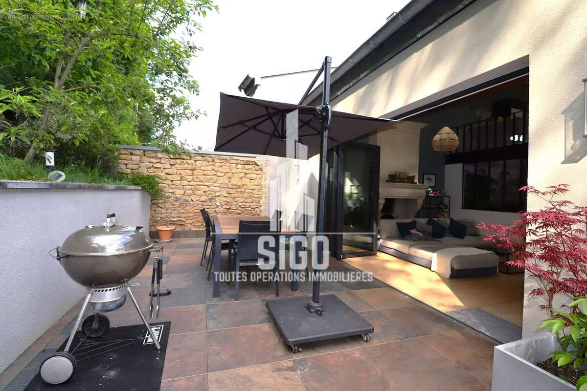 Maison à SURGY