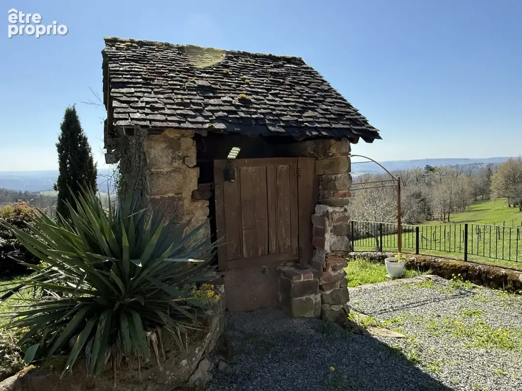 Propriete avec dependances et 11 ha de terrain - photo 20