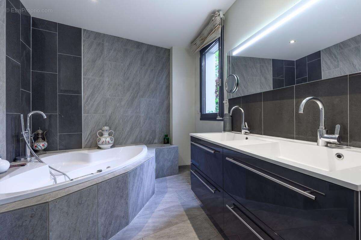 181 m² d'exception et 130 m² de terrasse à l'Orangerie - photo 13