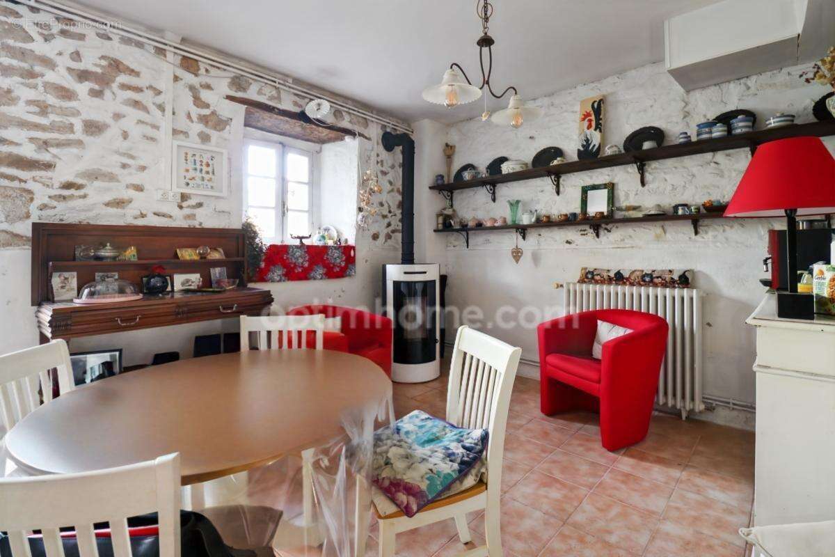 Maison de Charme et de Caractère de 353 m² - 9 Pièces - 6 Chambres sur parcelle de 662 m² - BELLAC 87300 - photo 5