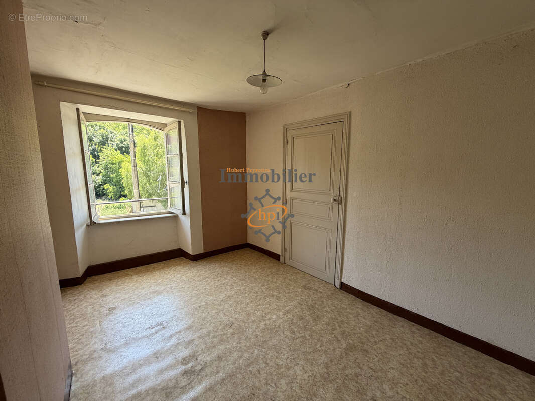 Vente maison de village avec garage et parcelle de bois de 4 0000 m2 à Coupiac - photo 10