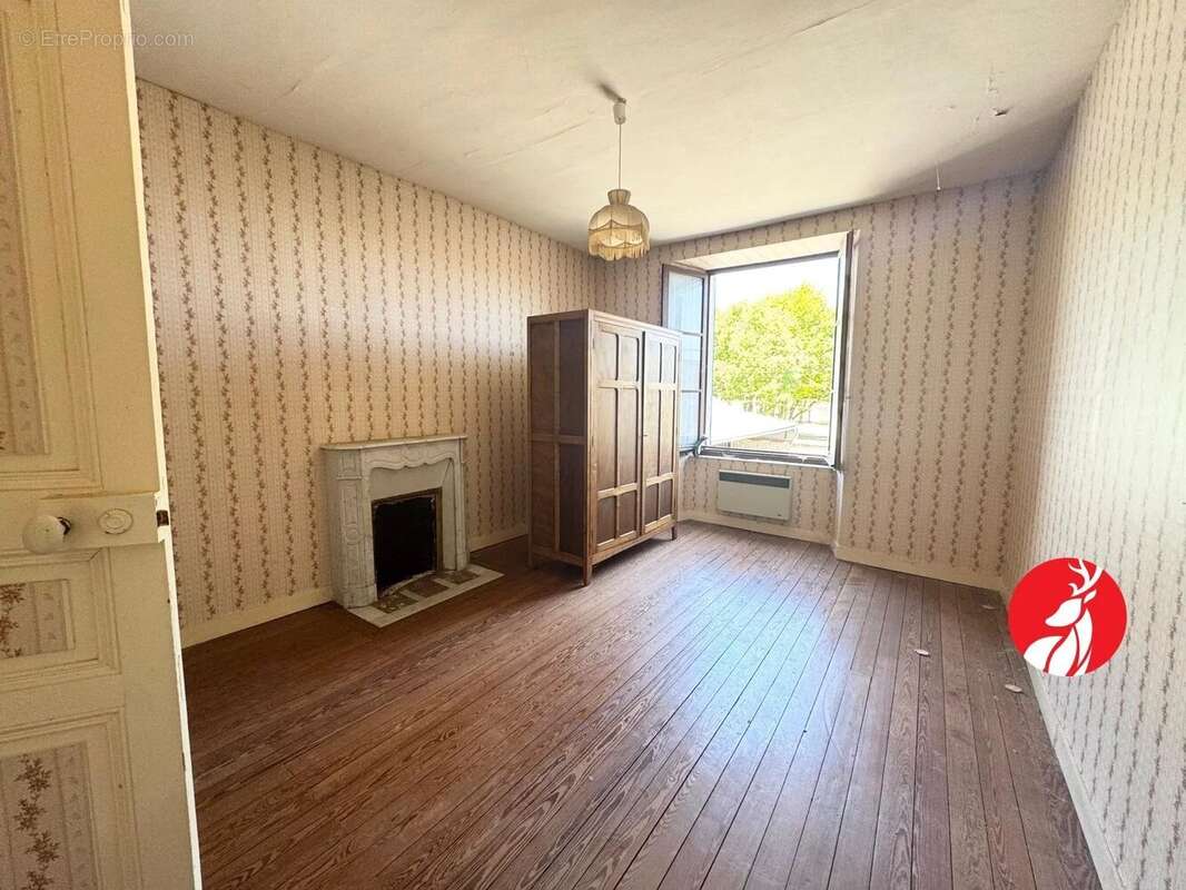 Maison à LA CHAPELLE-LA-REINE