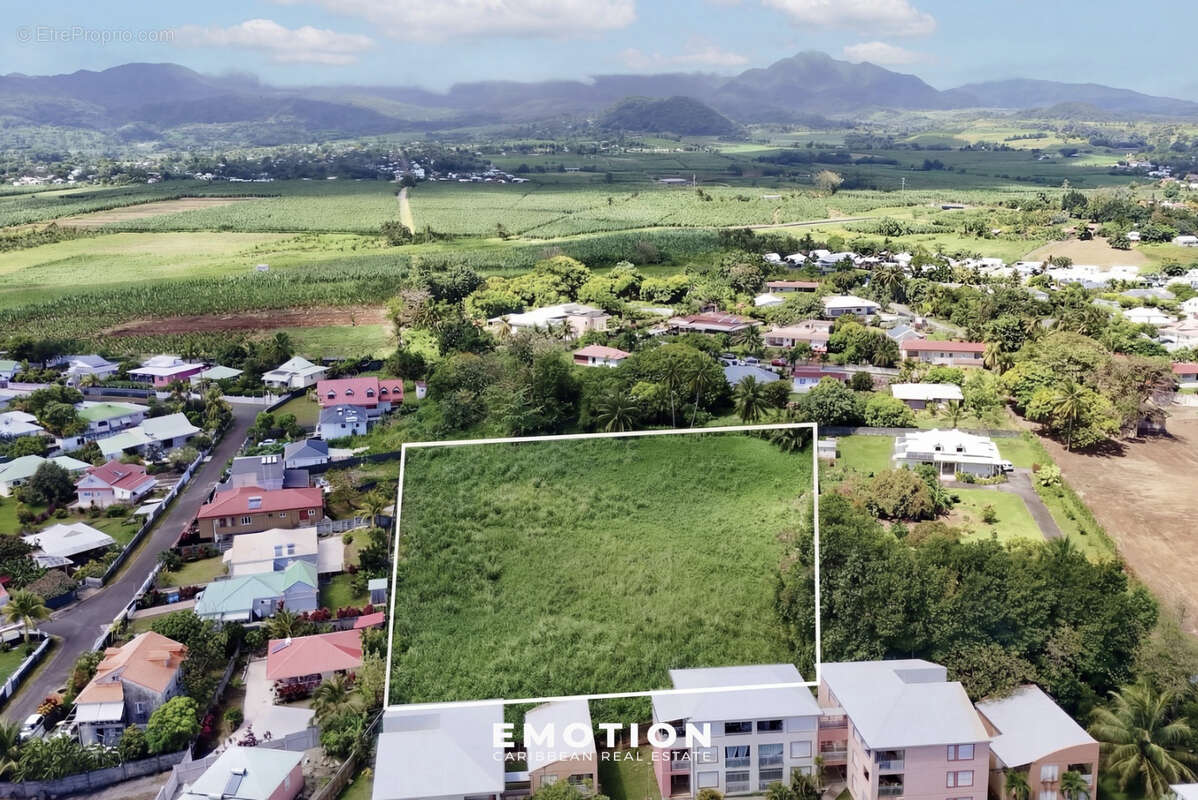 Terrain à CAPESTERRE-BELLE-EAU
