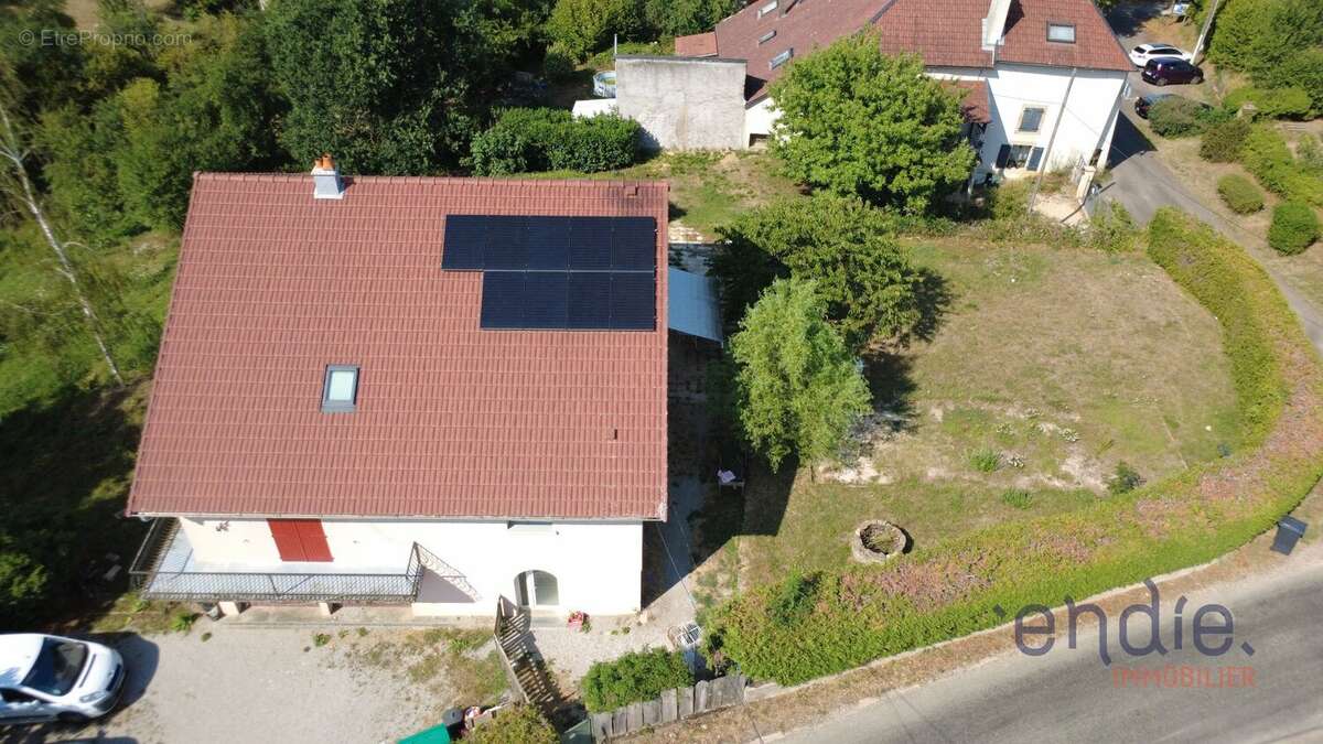 Spacieuse maison familiale de 226 m² avec sept chambres et piscine - photo 19
