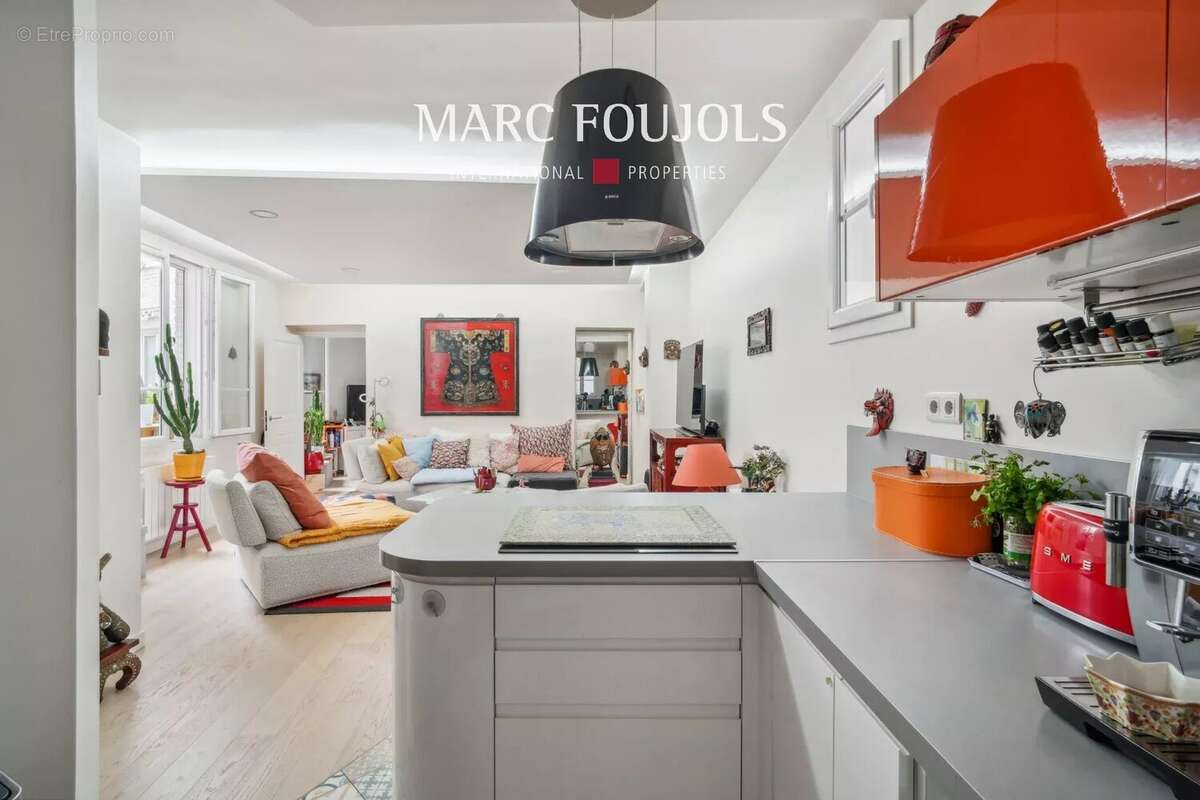 Appartement à PARIS-16E