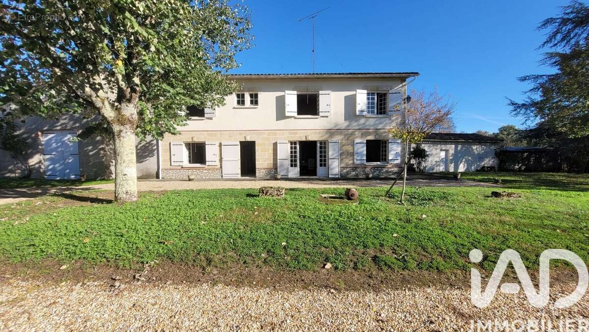 Maison 185 m² à Coutras  - photo 7