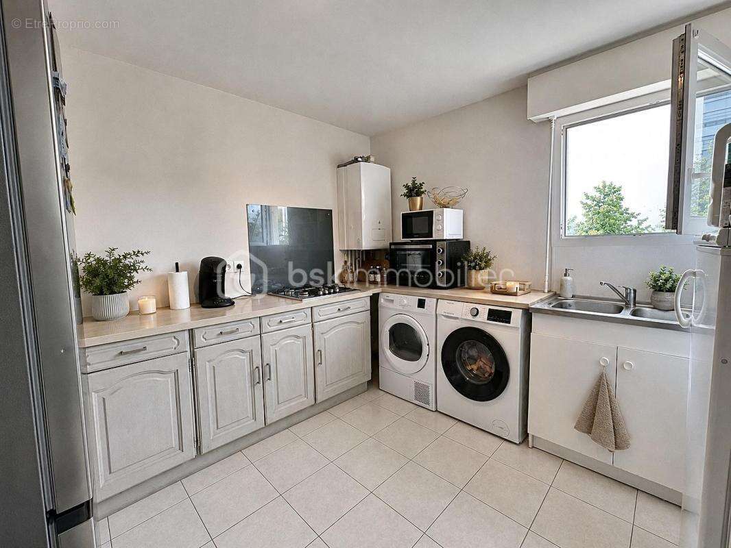 Appartement t3 de 64 m² – grande terrasse – parking privatif – résidence de standing à quimper - photo 4