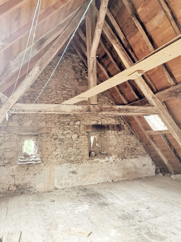 Maison à LA CROISILLE-SUR-BRIANCE