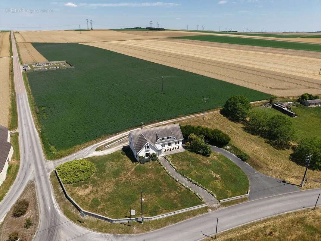 Maison à SAINT-LOUP-DE-BUFFIGNY