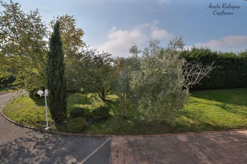 Maison à SAINT-CYR-SUR-MENTHON