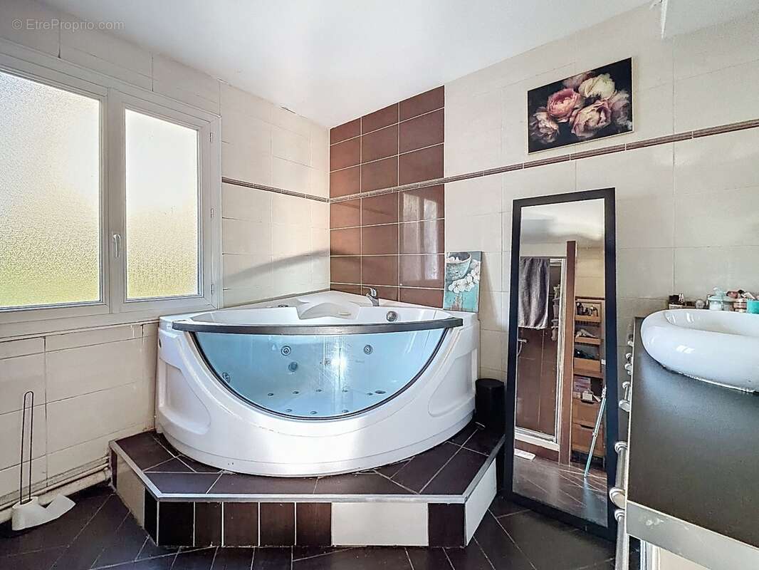 Maison à L'HAY-LES-ROSES