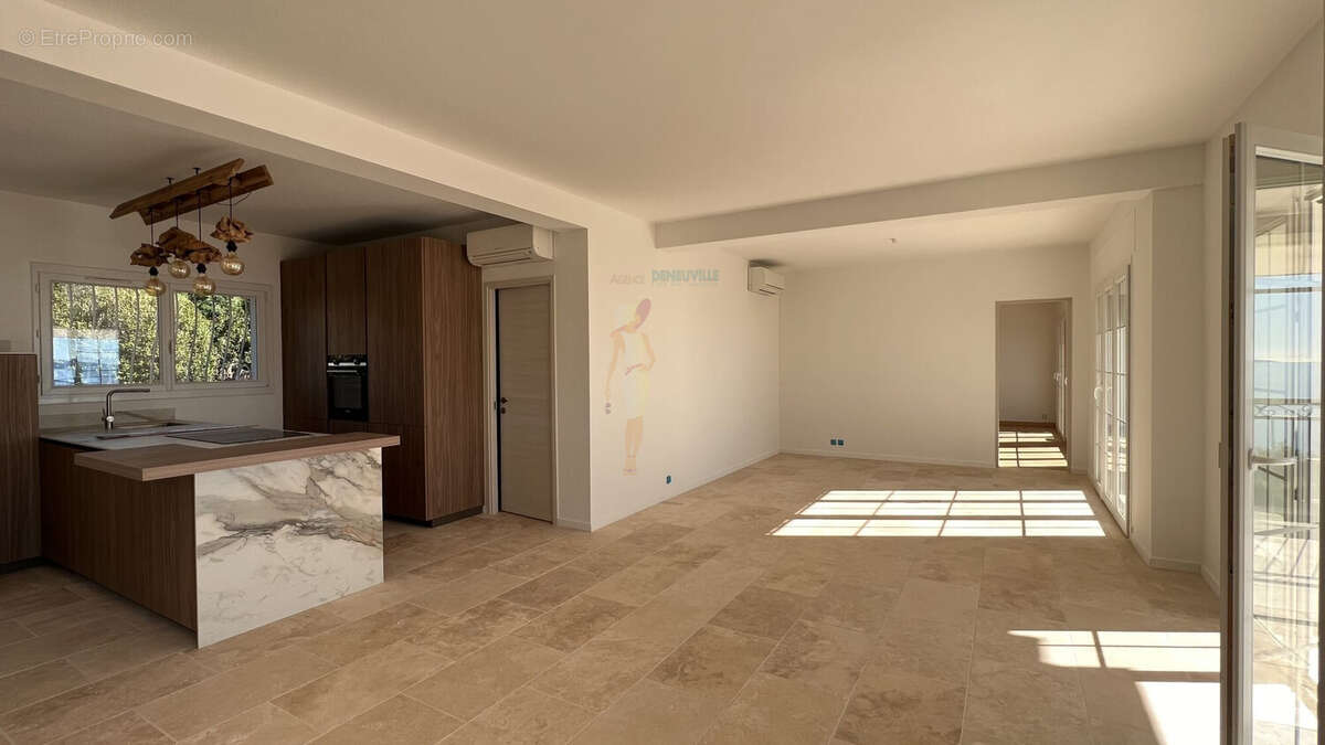 Maison à LES ISSAMBRES