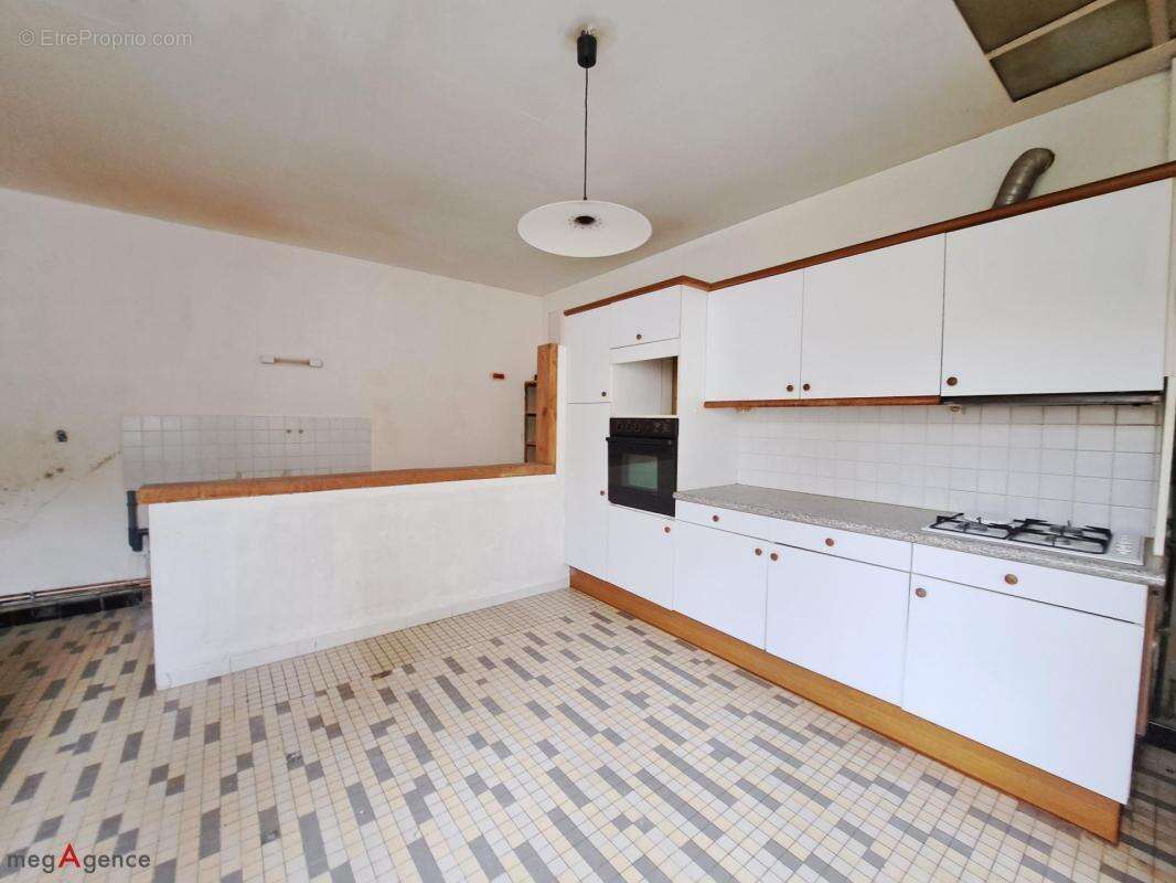 Immeuble 265m² compsé de 4 lots avec jardin - photo 8