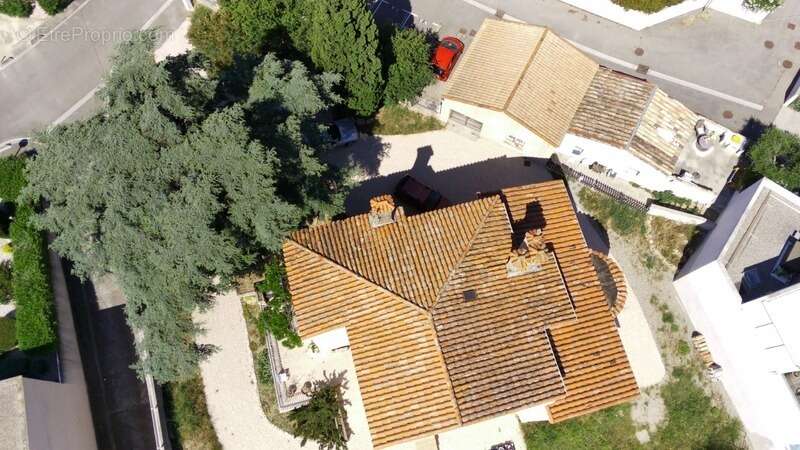 Vue panoramique en première ligne sur l'Étang de l'Olivier – Demeure de caractère avec exceptionnel potentiel de valorisation - photo 5