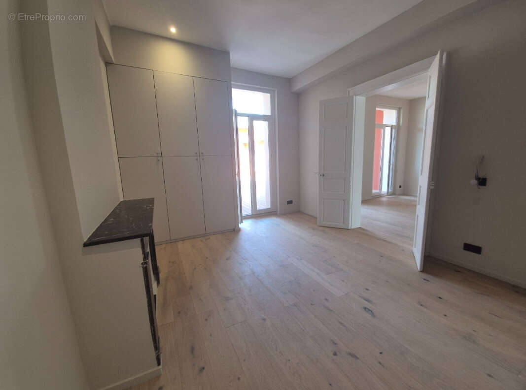 Appartement SETE 3 pièce(s) 139 m2 Centre ville de Sète sur quai avec terrasse - photo 6