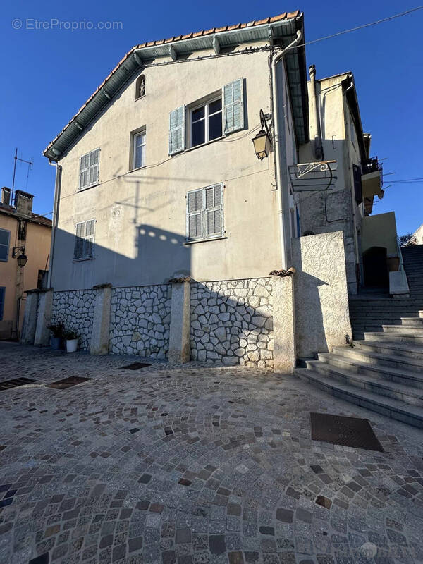 Maison à SAINT-LAURENT-DU-VAR