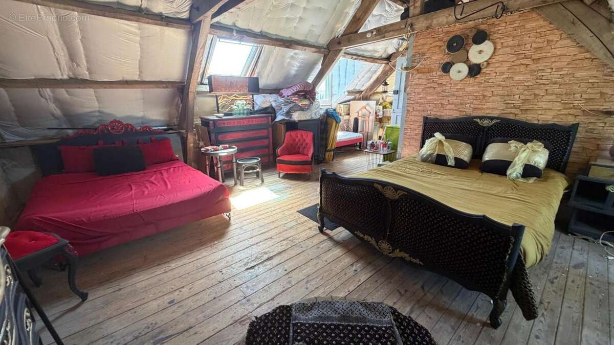 Maison vendue Meublée Proche toutes commodités avec terrain à bâtir - photo 8