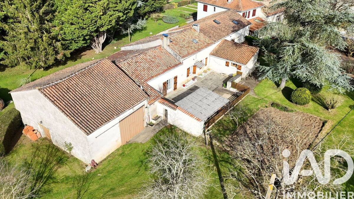 Photo 1 - Maison à VOUZAN