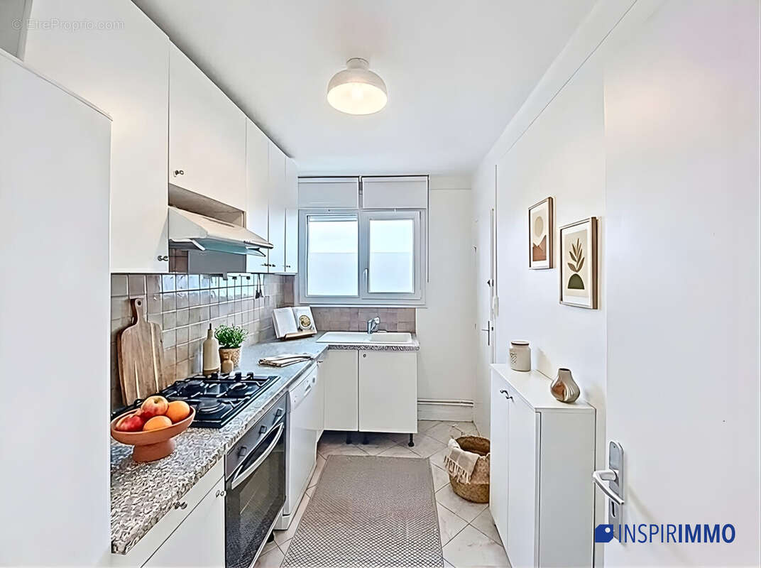 cuisine avec cellier - Appartement à HOUILLES