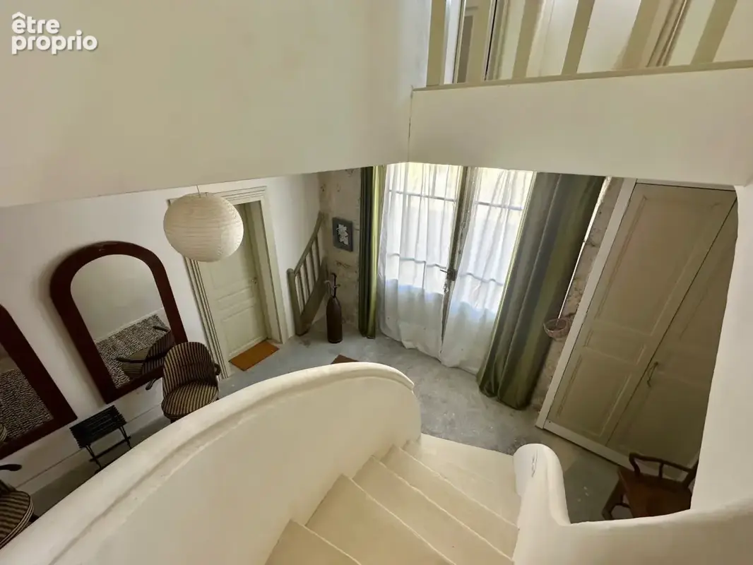 hall d'entrée escalier.