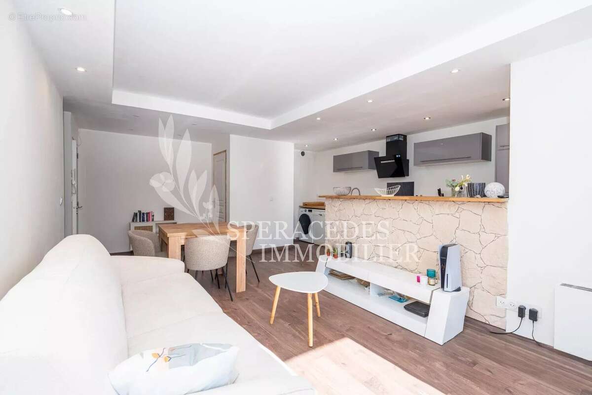 Appartement à SAINT-LAURENT-DU-VAR