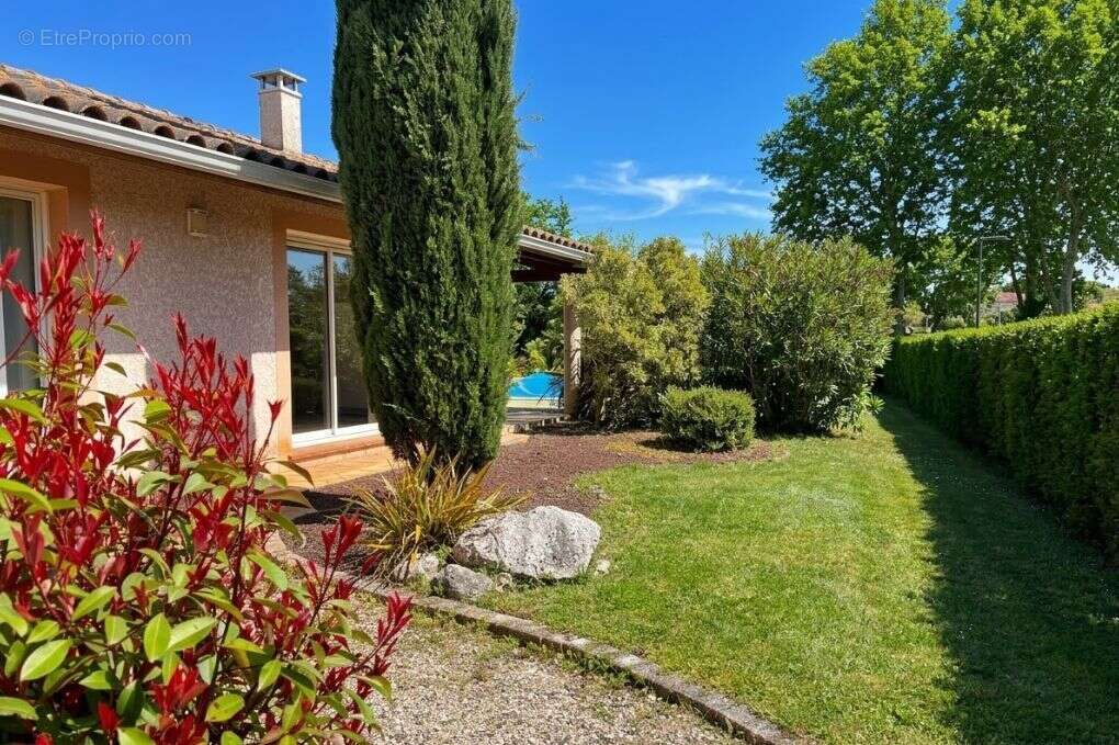  Maison de plain-pied 158 m² – Piscine 5x10 – Terrain 1500 m² – Cœur de village – Brax (31) - photo 2
