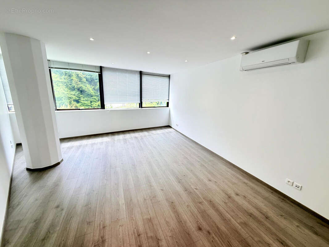 EXCLUSIVITE Archamps Ensemble de 4 bureaux (2 loués et 2 libres) avec rentabilité d'environ 12% !!! - photo 7