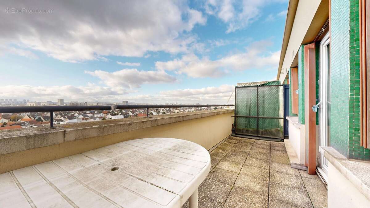 Appartement à LES PAVILLONS-SOUS-BOIS