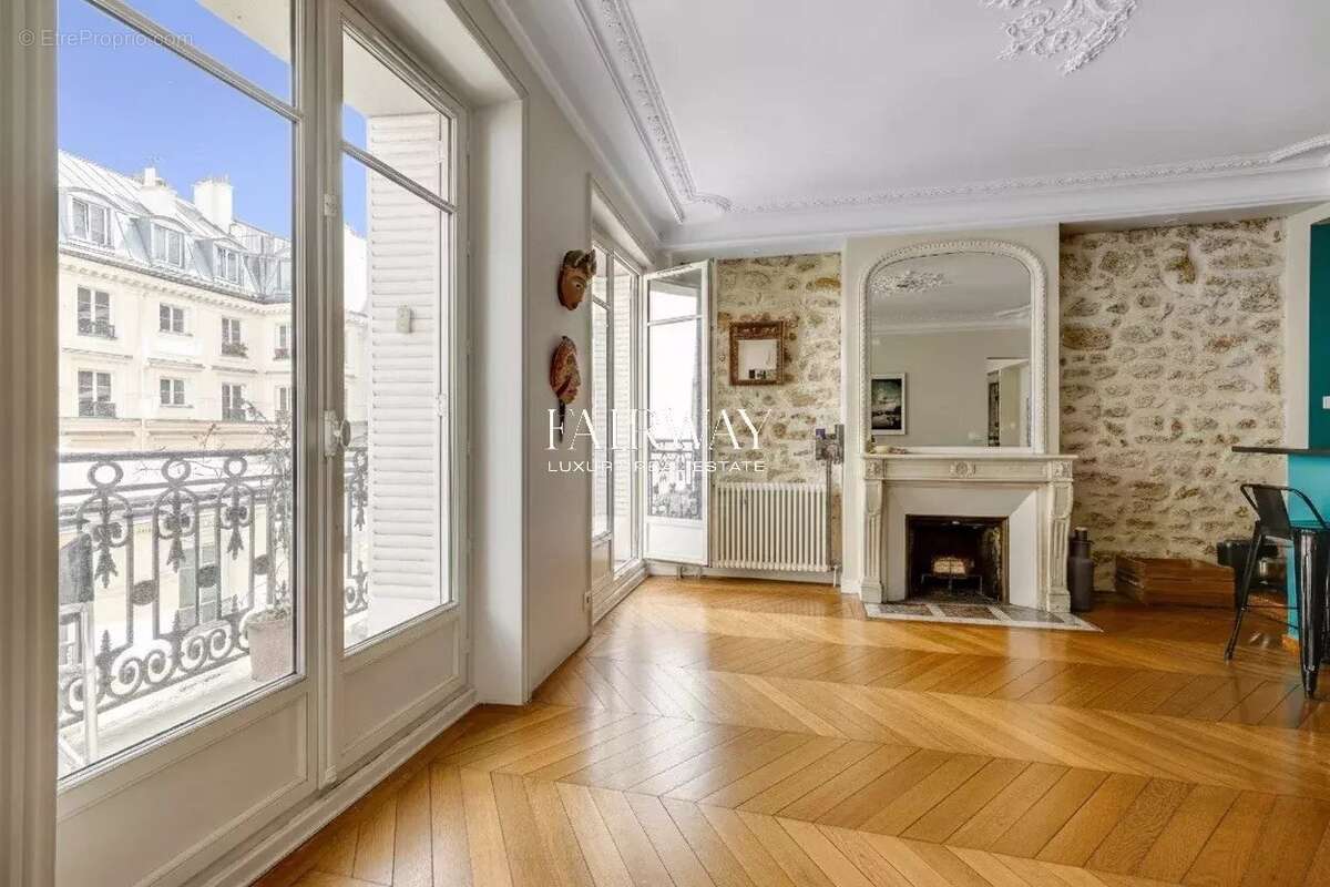 Appartement à PARIS-17E