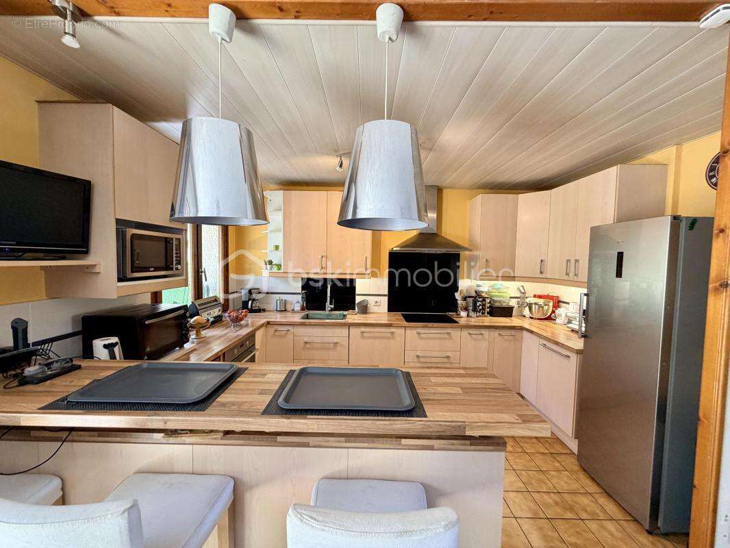 Maison 5 pièces avec véranda, sous-sol complet, grand garage et jardin - photo 7