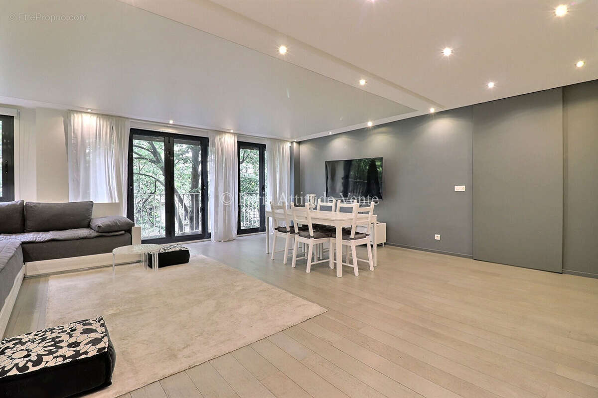 Appartement à PARIS-16E