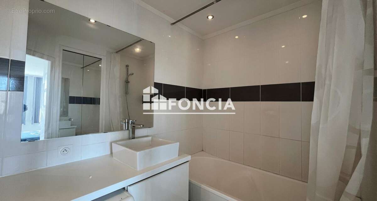 Appartement à MARSEILLE-2E